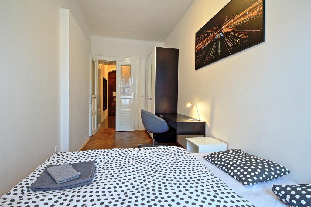 Belehradska Apartment Praag Kamer foto